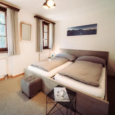 Gruensee Mountain 山林小屋 采尔马特